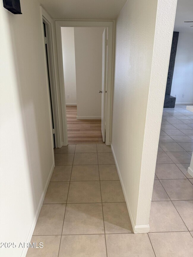 Building Photo - 2428 E La Jolla Dr