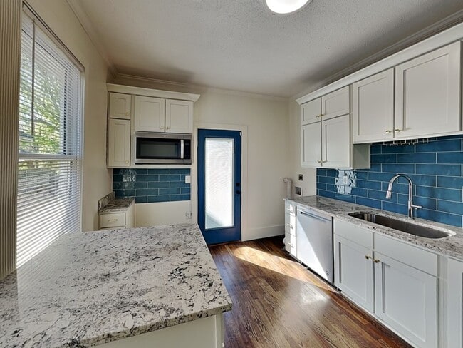 Building Photo - 815 N Watkins St