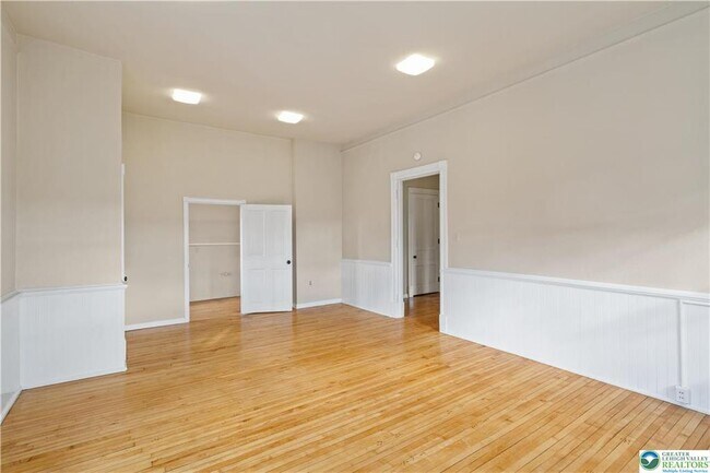 Building Photo - 426 Heckewelder Pl