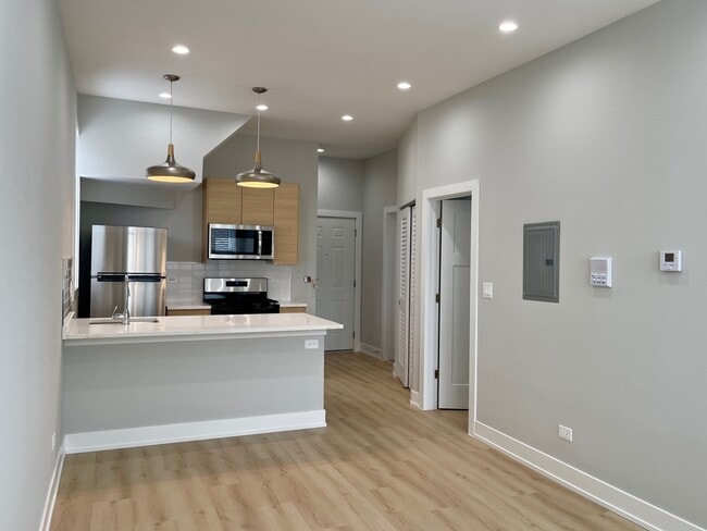 Building Photo - 2238 W 24th St