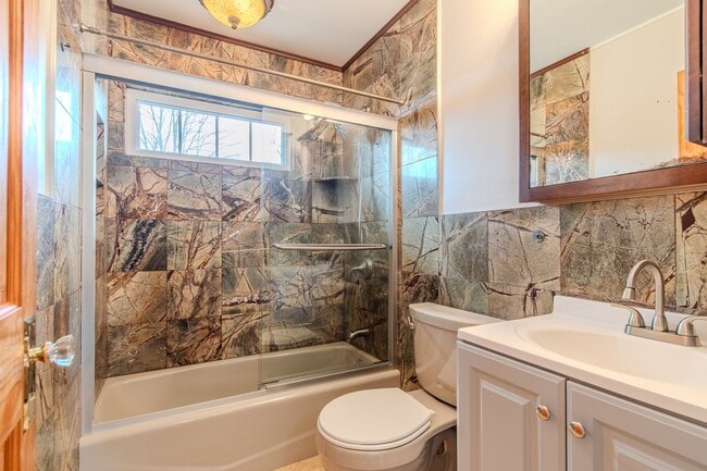 Building Photo - Charming 3-Bed, 2-Bath Brick Ranch in Saint Clair Shores – Move-In Ready!