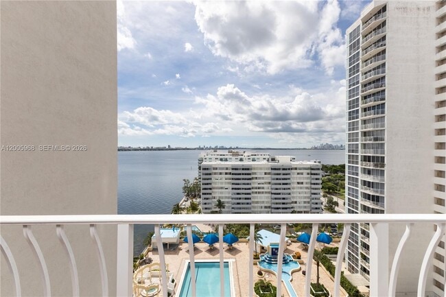 Building Photo - 7601 E Treasure Dr