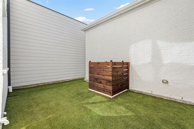 Building Photo - 2124 Village Walk Ln