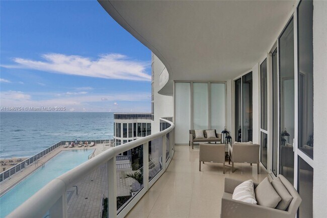 Building Photo - 15901 Collins Ave