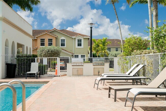 Building Photo - 2532 SE 15th Ct