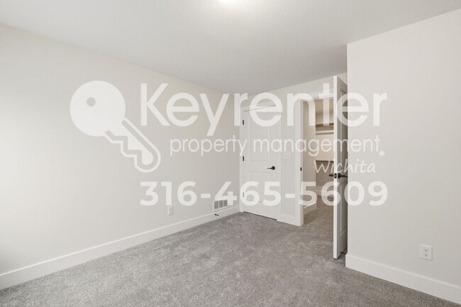 Building Photo - Beautiful 5 bedroom home near highways and schools!