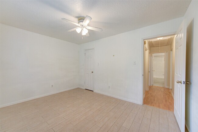 Building Photo - 2915 Blue Mist Dr