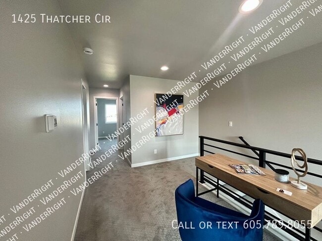 Building Photo - 1425 Thatcher Cir