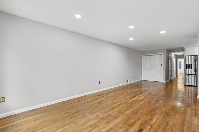 Building Photo - 359 Cator Ave