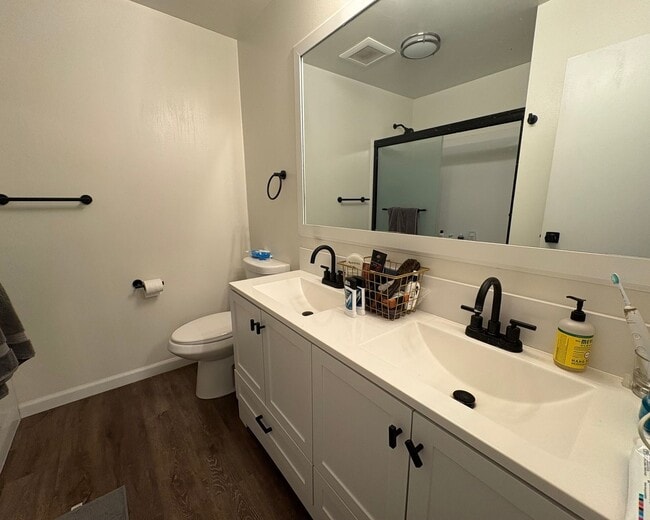 Building Photo - Ventura Living Made Easy – Updated 2 Bed Condo