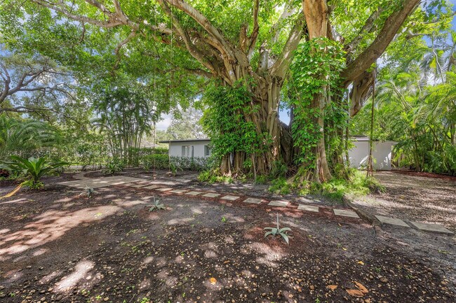 Building Photo - 1221 SW 18th St