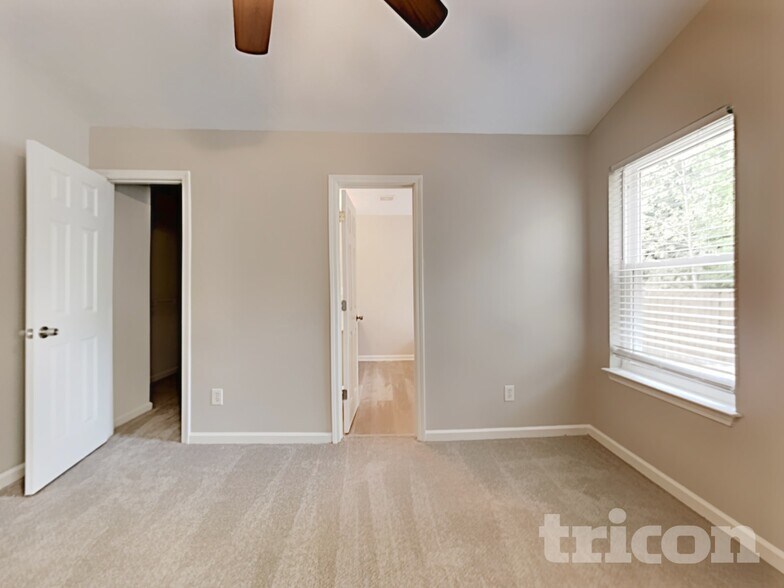 Building Photo - 7020 Setters Way