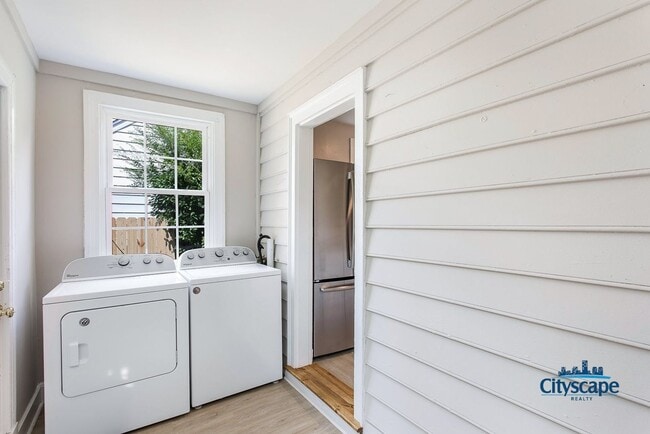 Building Photo - ADORABLE BUNGALOW NEAR MAYMONT AND JAMES R...