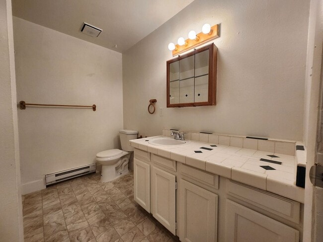 Building Photo - 677 E Clarion Dr