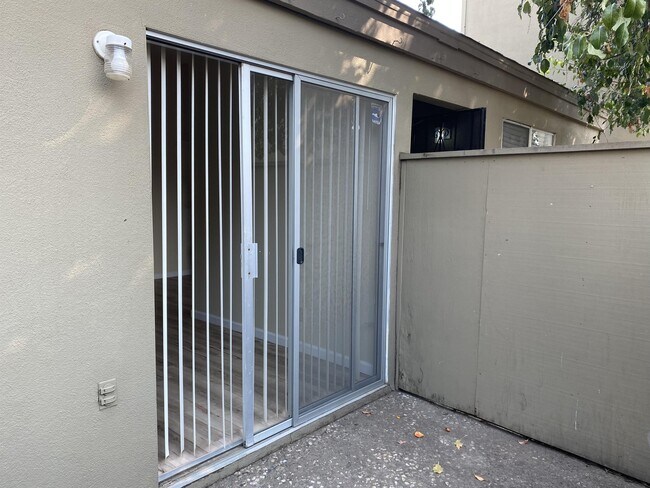 Building Photo - 1313 Floyd Ave