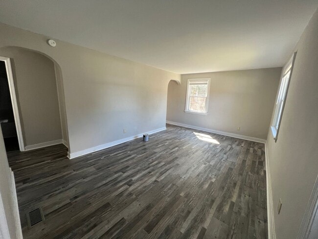 Building Photo - Adorable 3bdrm/1.5bth Cape-Cod  Located in Richmond's Southside!!  **NEWLY RENOVATED**