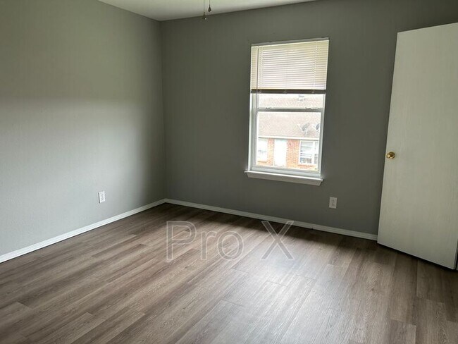 Building Photo - 316 Erin Pl