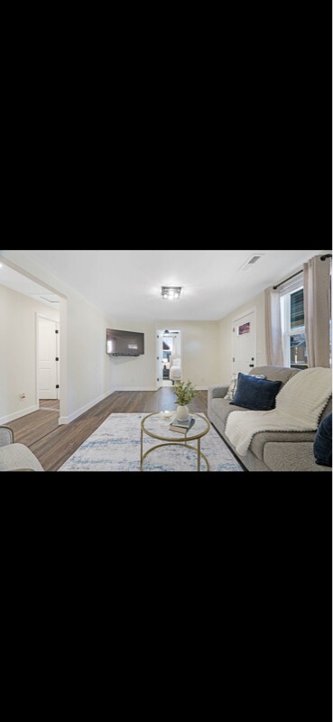 Building Photo - 209 Anna St