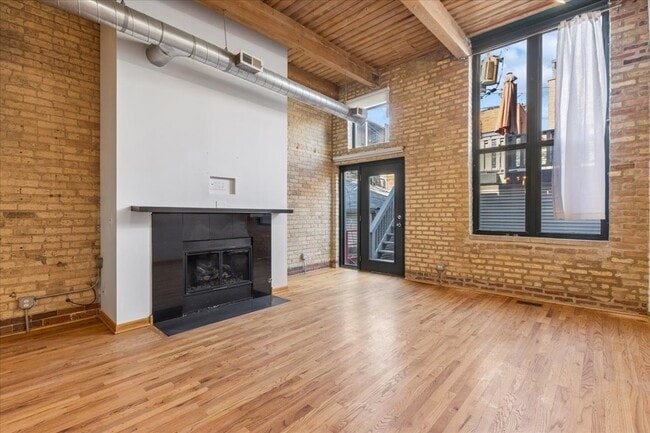 Building Photo - 1140 W Cornelia Ave