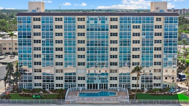 Building Photo - 255 The Esplanade N