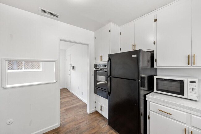 Building Photo - 1007 Winston Dr