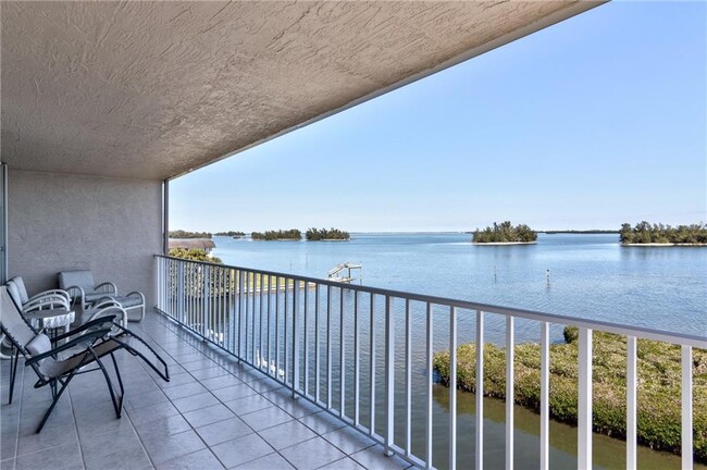 Building Photo - 6061 N River Run Dr