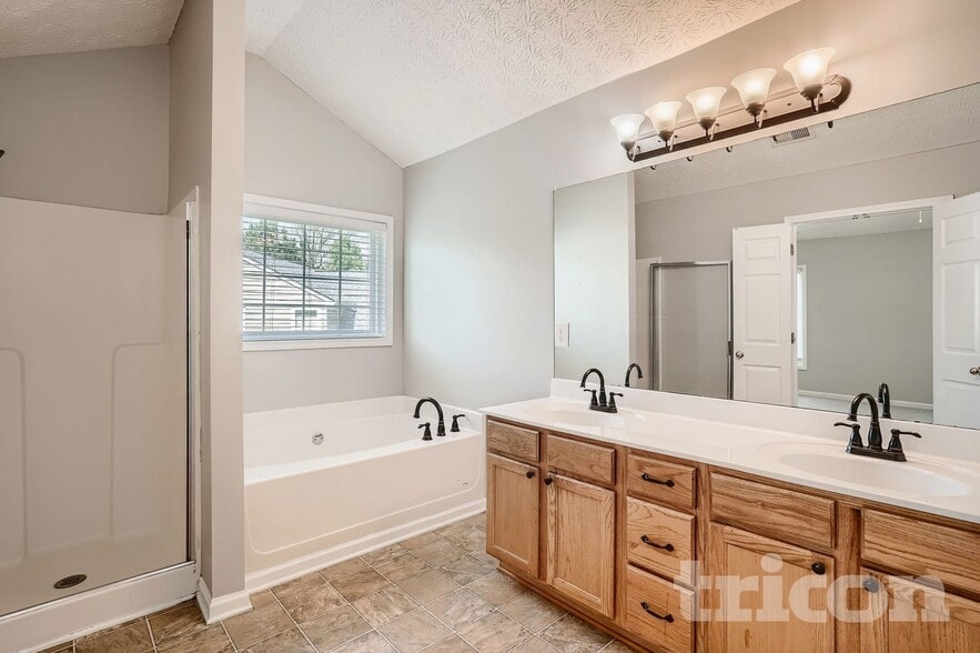 Building Photo - 415 Park Creek Trce