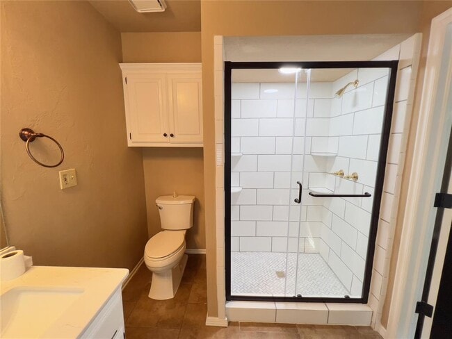 Building Photo - 11800 Kingsridge Terrace