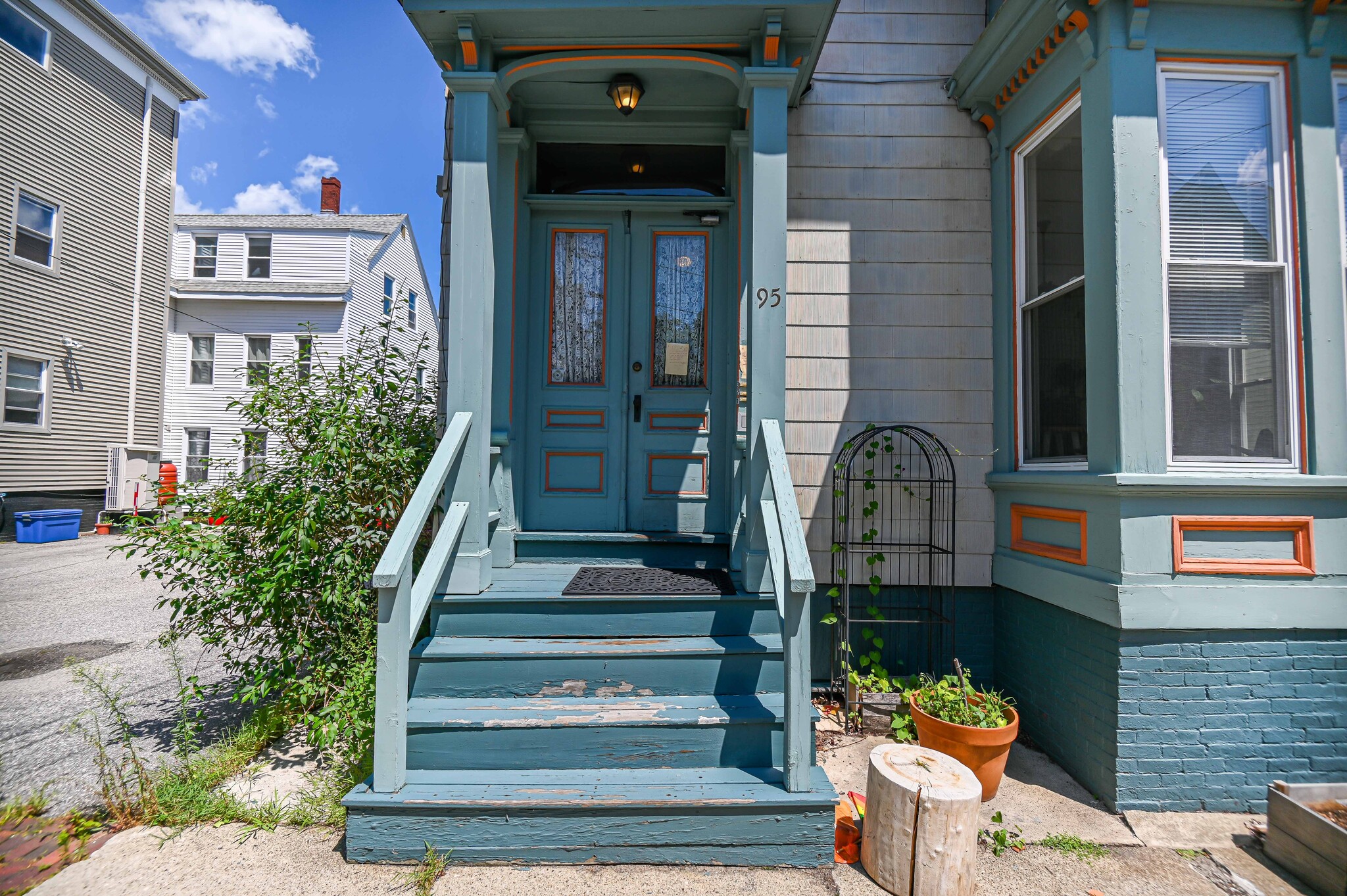 Entrance to Building - 95 Beckett St