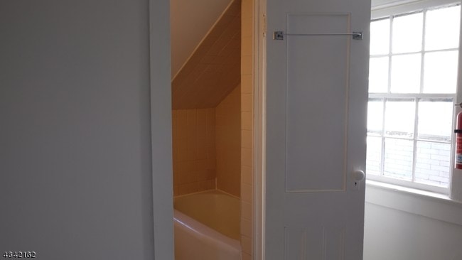 Building Photo - 14 Elm St