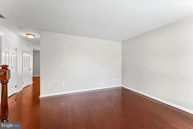 Building Photo - 705 Meadow Ct