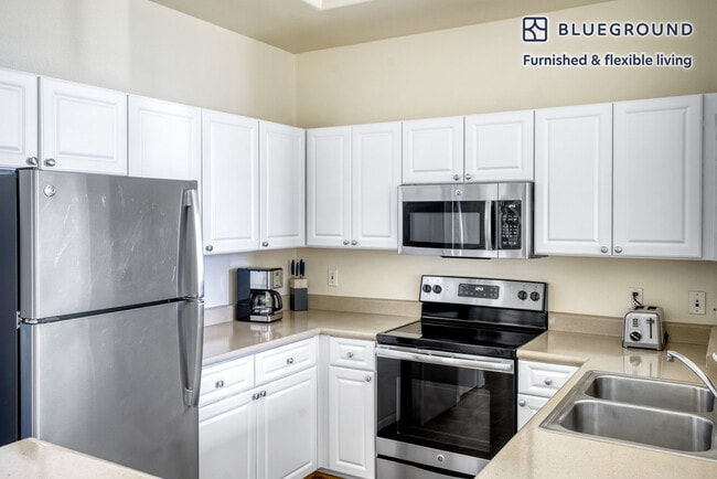 Building Photo - 39370 Civic Center Dr