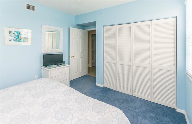 Building Photo - ***SHORT TERM/LONG TERM RENTAL***WEEKLY RE...