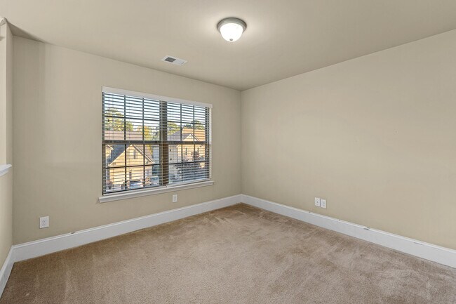 Building Photo - 1023 Iris Glen Dr