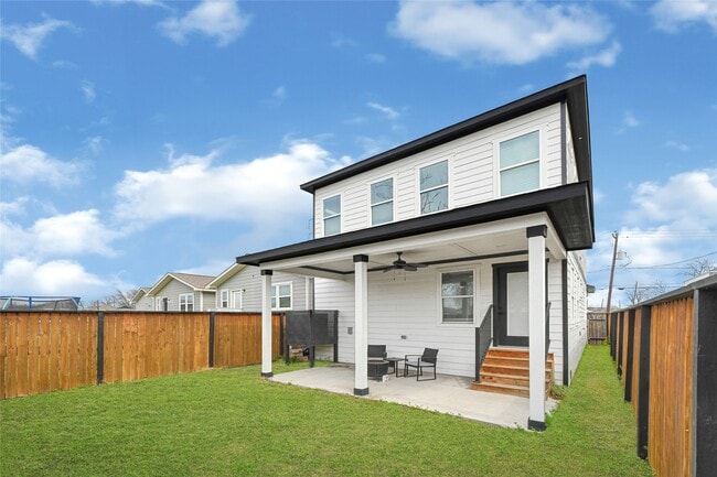 Building Photo - 3513 Omega St