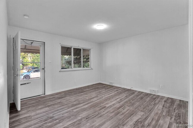Building Photo - 5627 Gertrude St