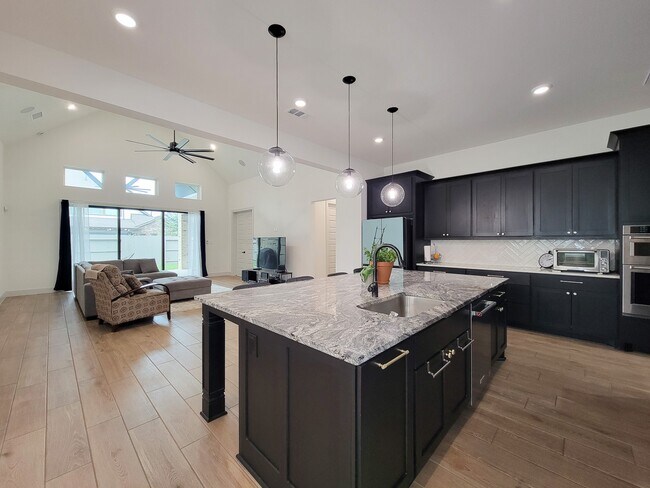Building Photo - 5023 Golden Peach Rd