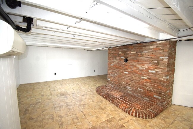 Building Photo - 586 1/2 Grove St