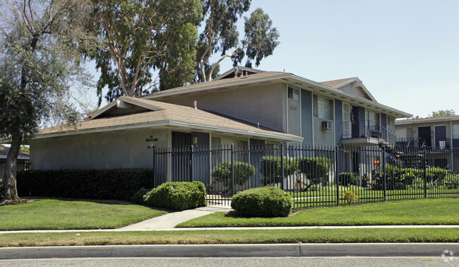 Building Photo - Foothill Villas