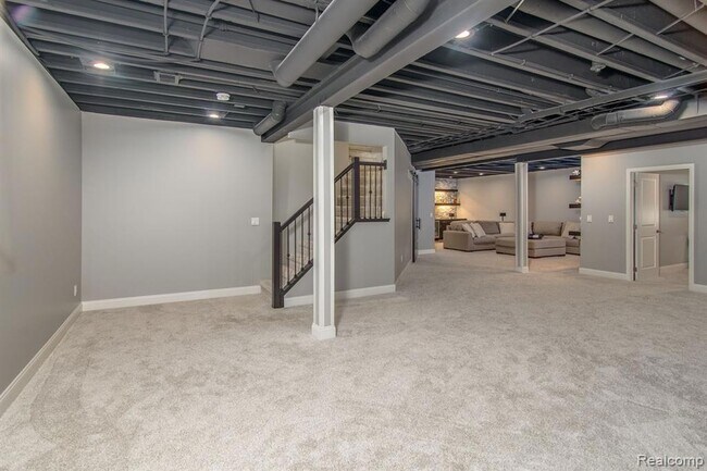 Building Photo - 53081 Enclave Cir