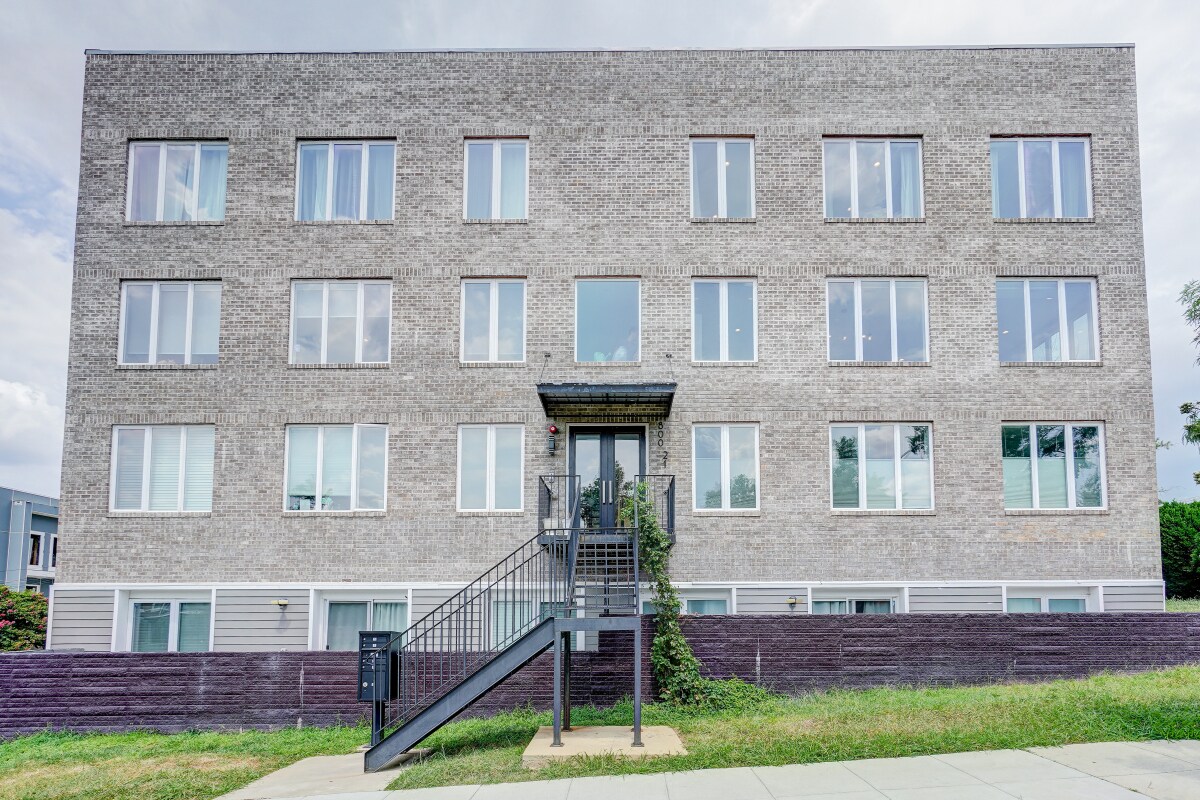 Building Photo - 800 21st St NE
