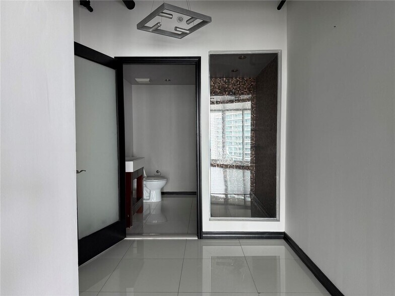 Building Photo - 690 SW 1st Ct