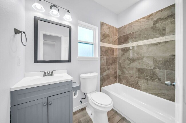 Building Photo - Welcome to this charming Craftsman-style residence nestled in the serene community of Lake Conroe...