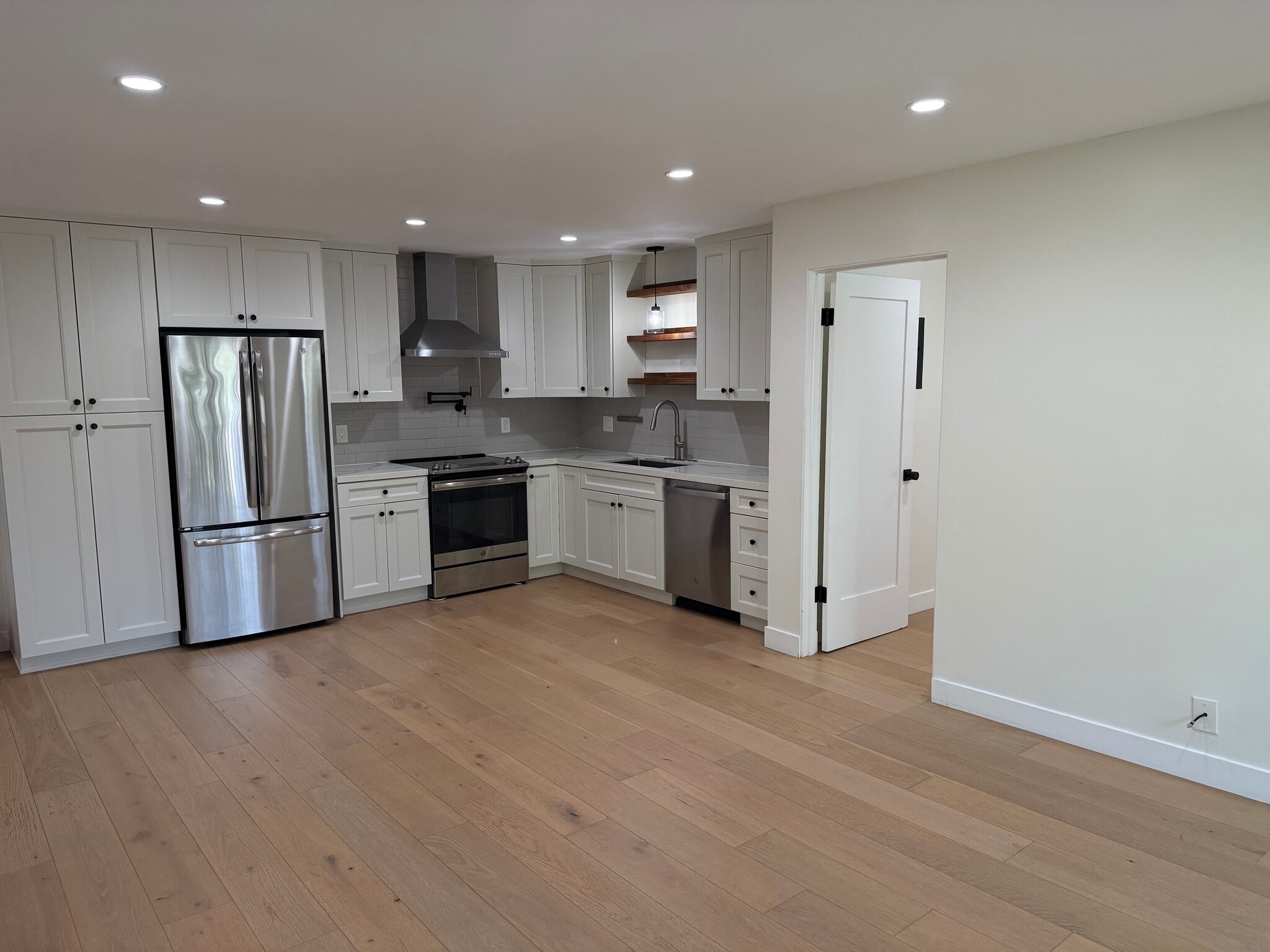 Building Photo - 5830 Benner St