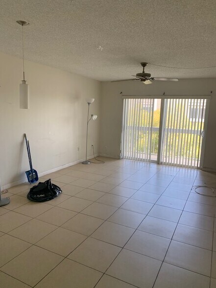 Living room - 7920 Camino Real