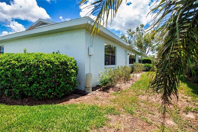 Building Photo - 2429 Lancaster Dr