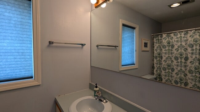 Building Photo - 11 Songbird Ln