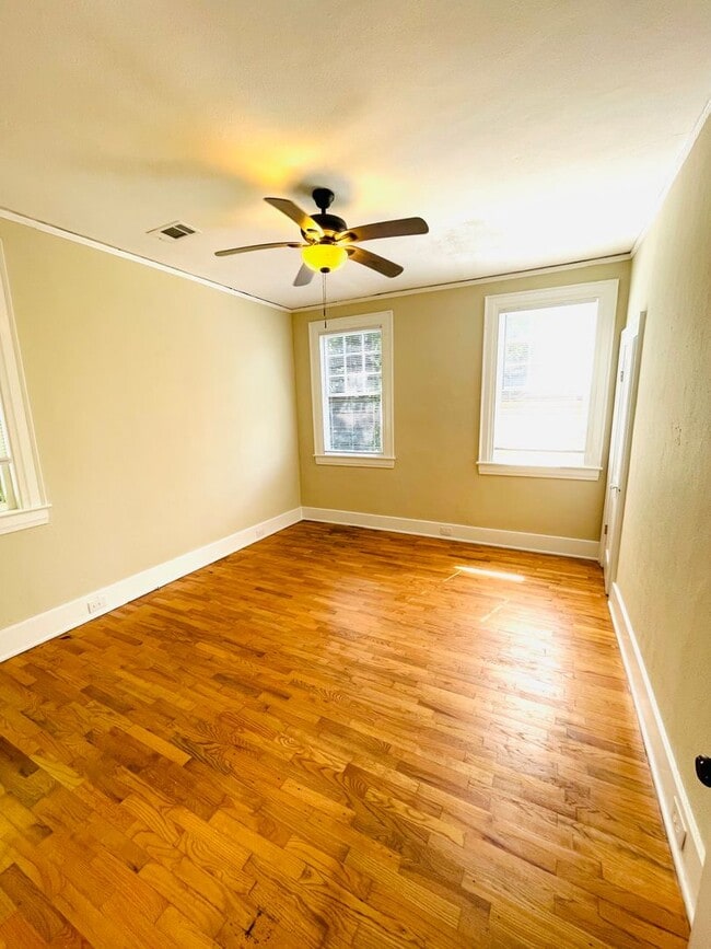 Building Photo - ** 3 Bed 2 Bath located in Capitol Heights...