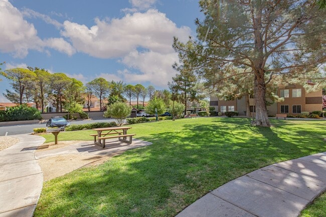 Building Photo - 3 Bedrooms Condo in a Guard Gated Summerlin Community