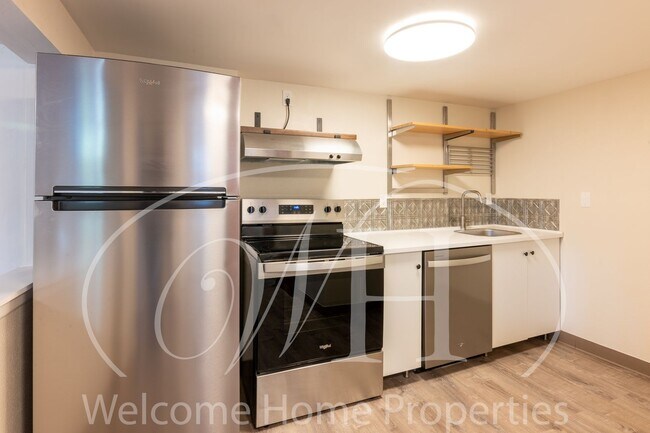 Building Photo - 1011 Waverly St